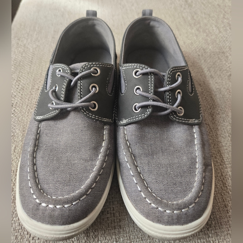 Boys gray casual shoes